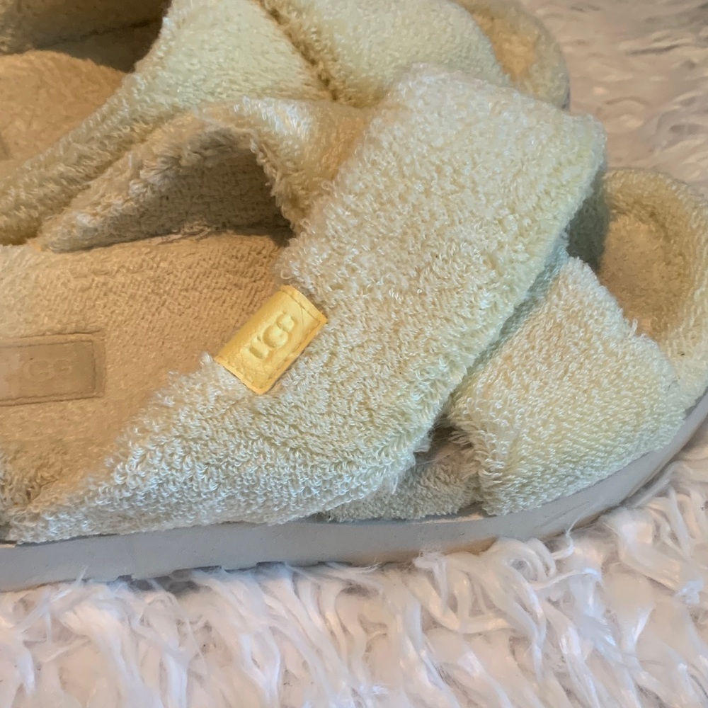 UGG yellow Plush Slippers - Picture 3 of 11
